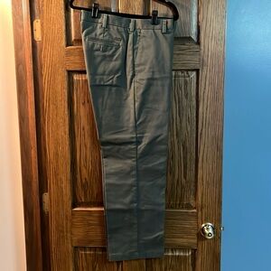 Izod 

Men’s pants

34 x 30

Gray